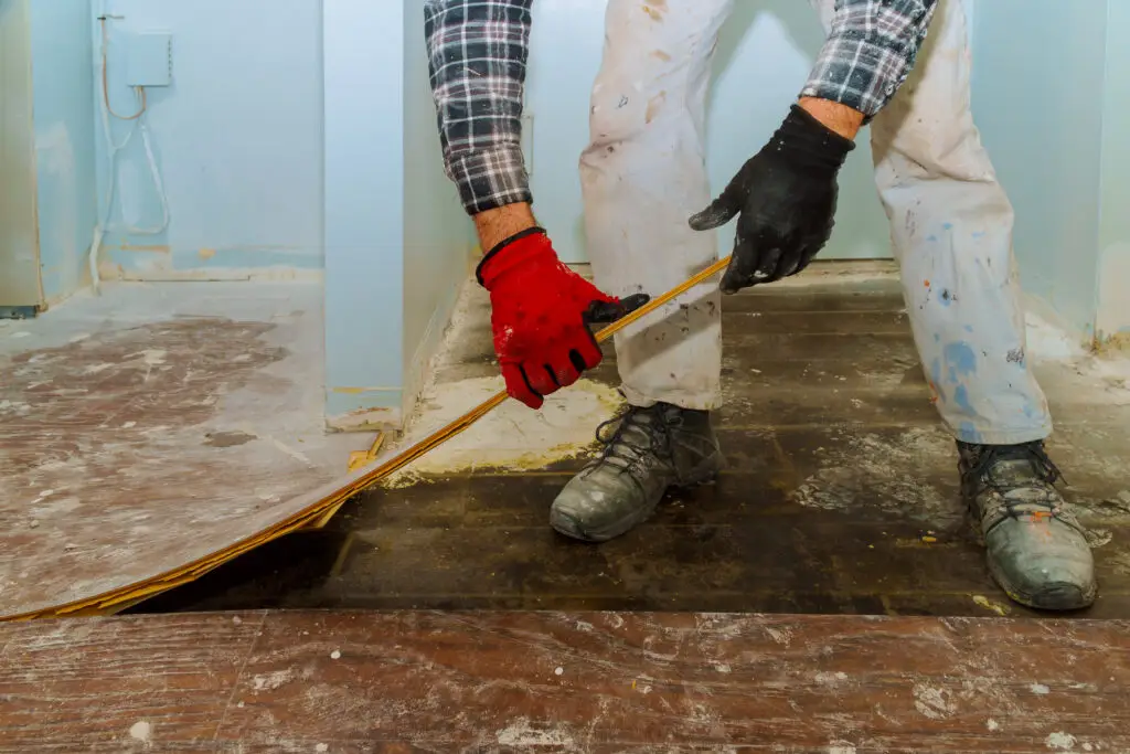How to remove vinyl flooring